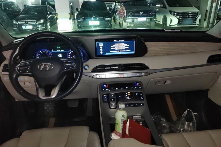Used Hyundai Palisade 2021 3.5L Automatic 4x4 GLS Center Console