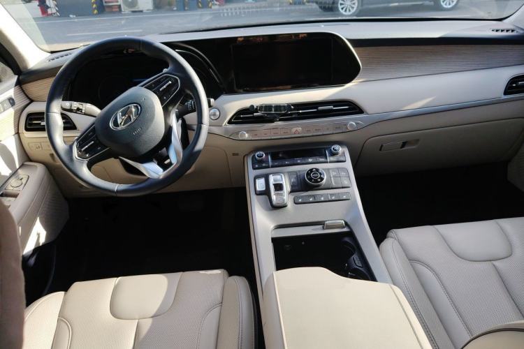 Used Hyundai Palisade 2021 3.5L Automatic 4x4 GLS Center Console
