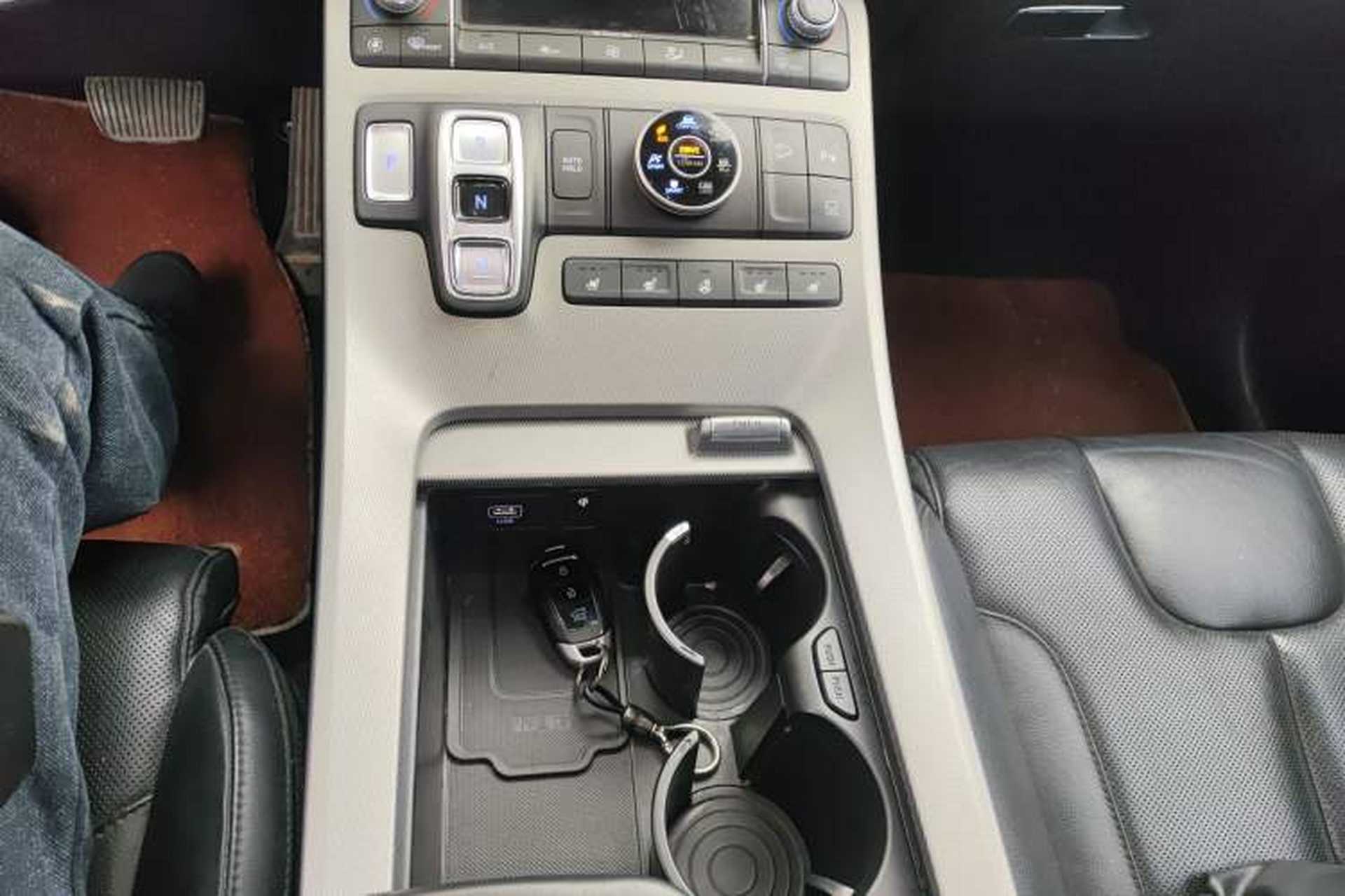 Used Hyundai Palisade 2021 3.5L Automatic 4x4 GLS Gear Lever