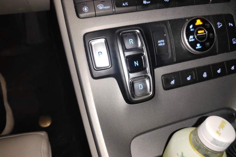 Used Hyundai Palisade 2021 3.5L Automatic 4x4 GLS Gear Lever