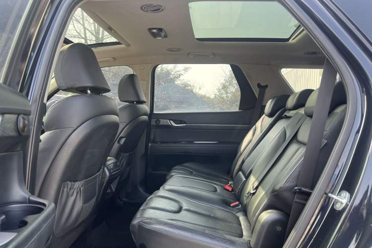 Used Hyundai Palisade 2021 3.5L Automatic 4x4 GLS Interior 2