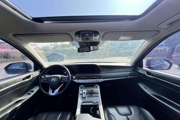 Used Hyundai Palisade 2021 3.5L Automatic 4x4 GLS Interior 3