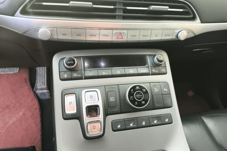 Used Hyundai Palisade 2021 3.5L Automatic 4x4 GLS Interior 4