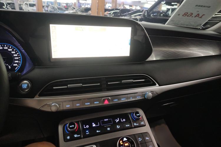Used Hyundai Palisade 2021 3.5L Automatic 4x4 GLS Audio And AC Panel