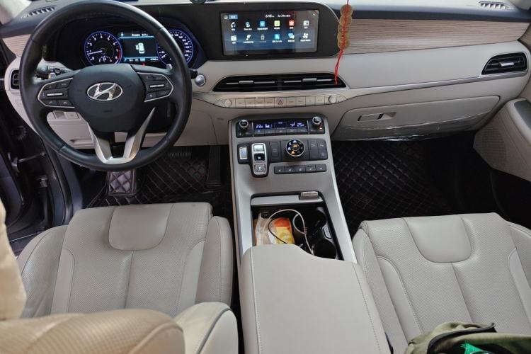 Used Hyundai Palisade 2021 3.5L Automatic 4x4 GLS Center Console