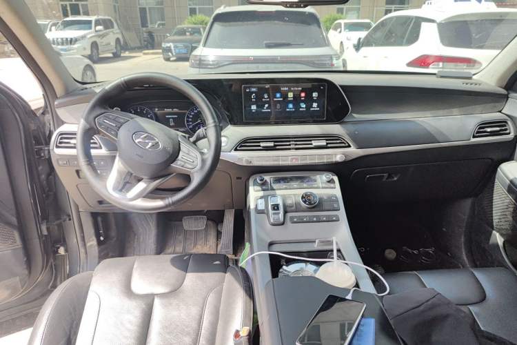 Used Hyundai Palisade 2021 3.5L Automatic 4x4 GLS Center Console