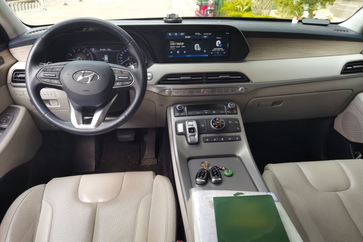 Used Hyundai Palisade 2021 3.5L Automatic 4x4 GLS Center Console