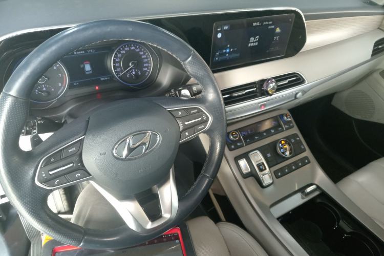 Used Hyundai Palisade 2021 3.5L Automatic 4x4 GLS Center Console