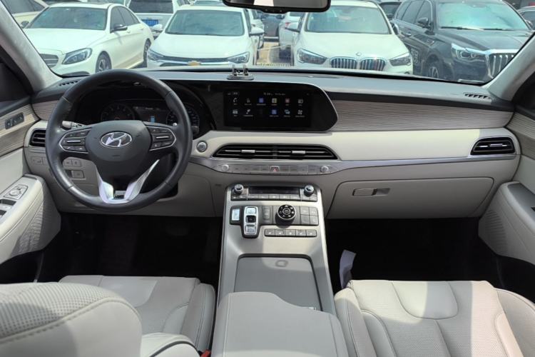 Used Hyundai Palisade 2021 3.5L Automatic 4x4 GLS Center Console
