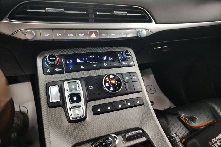 Used Hyundai Palisade 2021 3.5L Automatic 4x4 GLS Gear Lever
