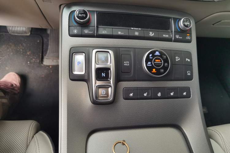 Used Hyundai Palisade 2021 3.5L Automatic 4x4 GLS Gear Lever