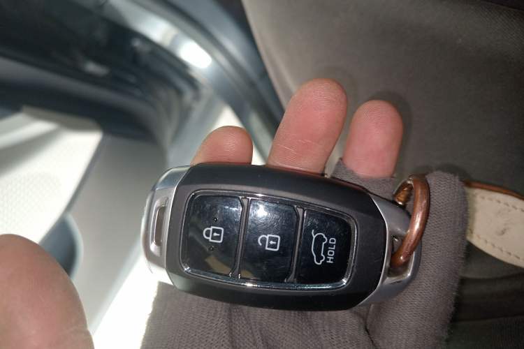 Used Hyundai Palisade 2021 3.5L Automatic 4x4 GLS Interior 1