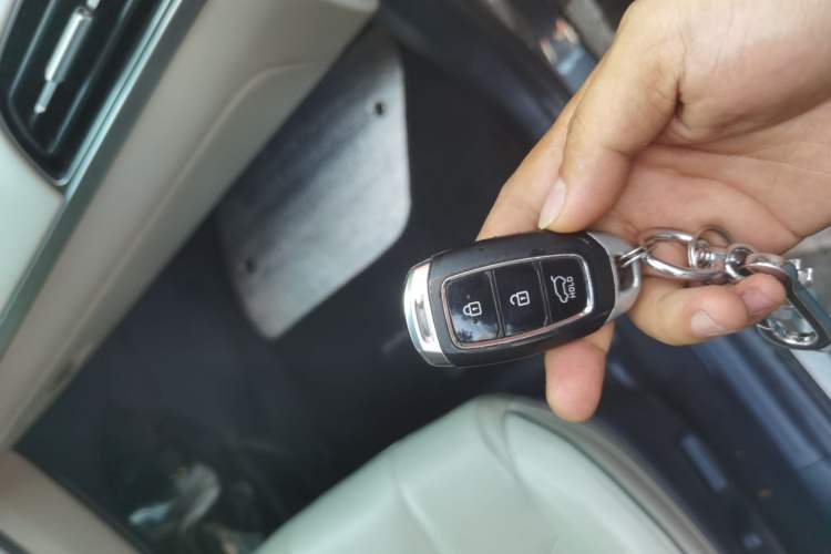 Used Hyundai Palisade 2021 3.5L Automatic 4x4 GLS Interior 1