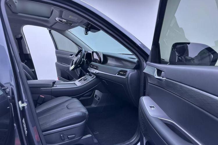Used Hyundai Palisade 2021 3.5L Automatic 4x4 GLS Interior 10