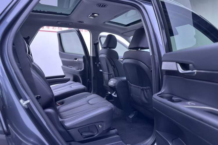 Used Hyundai Palisade 2021 3.5L Automatic 4x4 GLS Interior 12