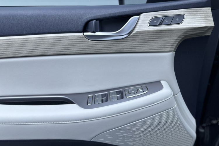 Used Hyundai Palisade 2021 3.5L Automatic 4x4 GLS Interior 12