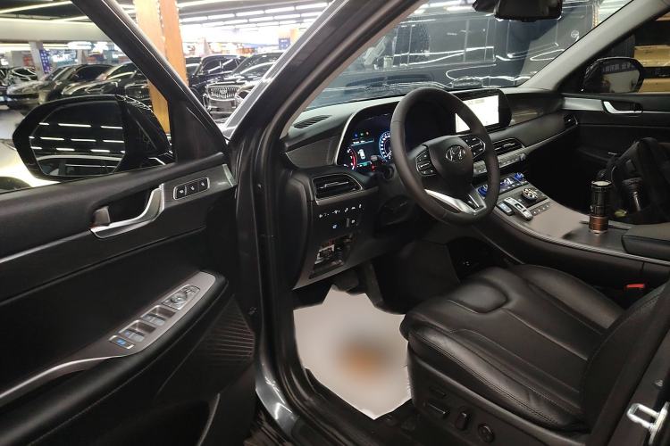 Used Hyundai Palisade 2021 3.5L Automatic 4x4 GLS Interior 2