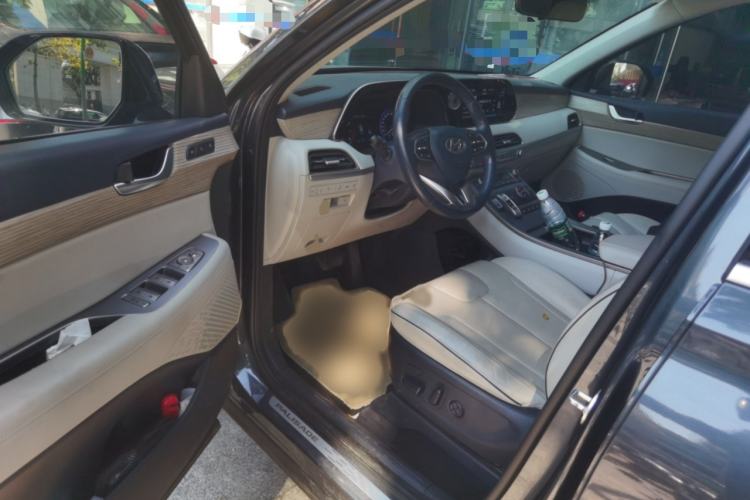 Used Hyundai Palisade 2021 3.5L Automatic 4x4 GLS Interior 3