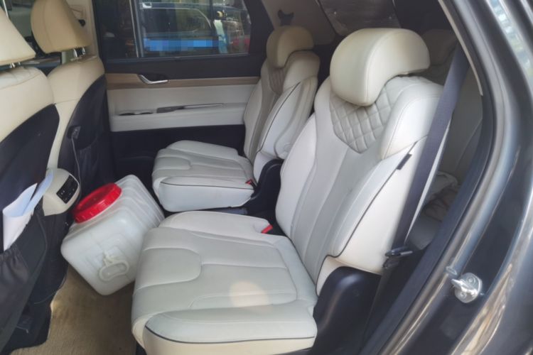 Used Hyundai Palisade 2021 3.5L Automatic 4x4 GLS Interior 4