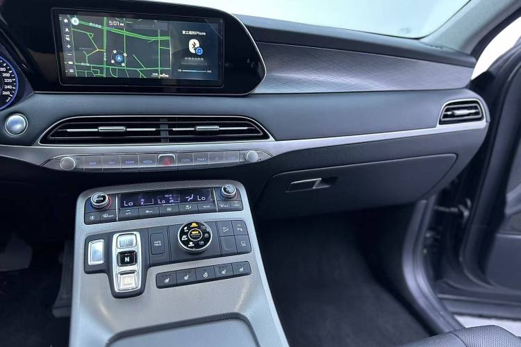 Used Hyundai Palisade 2021 3.5L Automatic 4x4 GLS Interior 8