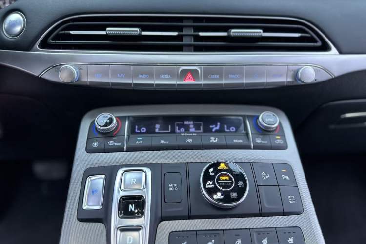 Used Hyundai Palisade 2021 3.5L Automatic 4x4 GLS Interior 9