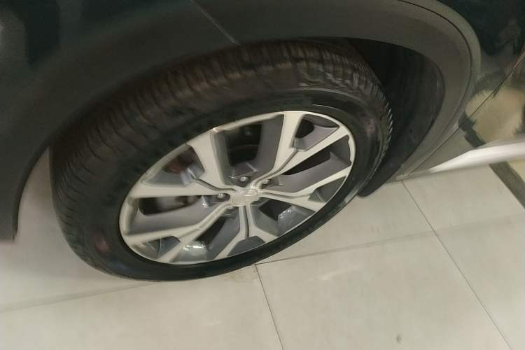 Used Hyundai Palisade 2021 3.5L Automatic 4x4 GLS Left Front Wheel Hub