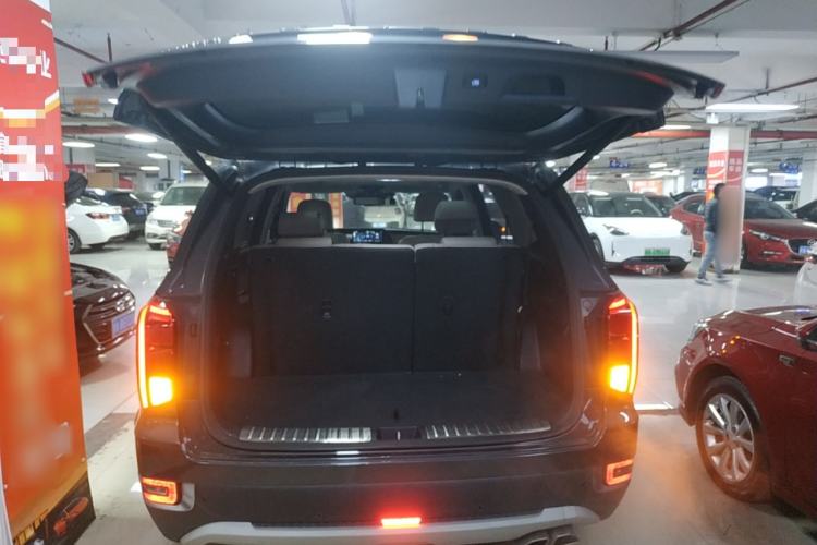 Used Hyundai Palisade 2021 3.5L Automatic 4x4 GLS Trunk