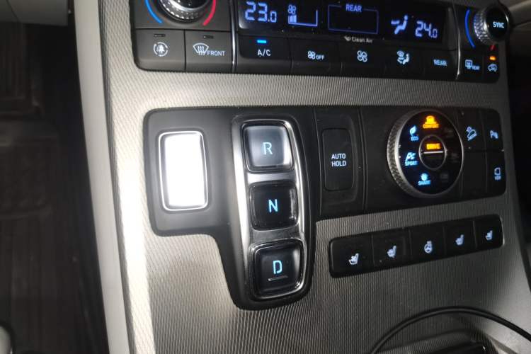 Used Hyundai Palisade 2021 3.5L Automatic 4x4 GLS Gear Lever