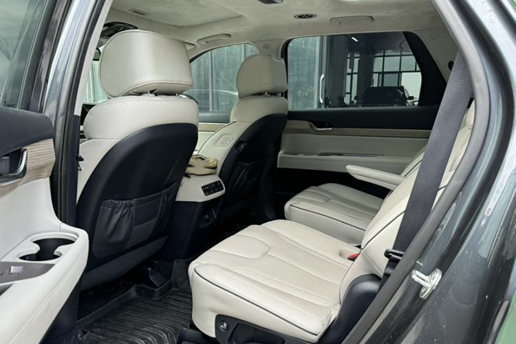 Used Hyundai Palisade 2021 3.5L Automatic 4x4 GLS Interior 4