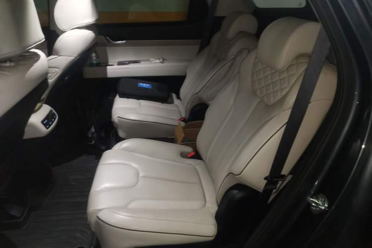 Used Hyundai Palisade 2021 3.5L Automatic 4x4 GLS Interior 4