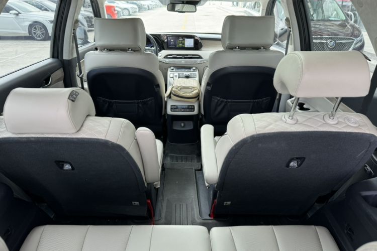 Used Hyundai Palisade 2021 3.5L Automatic 4x4 GLS Interior 8