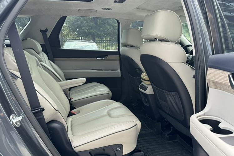 Used Hyundai Palisade 2021 3.5L Automatic 4x4 GLS Interior 9