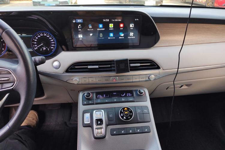 Used Hyundai Palisade 2021 3.5L Automatic 4x4 GLS Audio And AC Panel