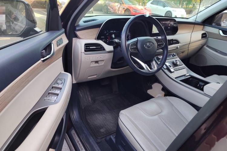 Used Hyundai Palisade 2021 3.5L Automatic 4x4 GLS Interior 3