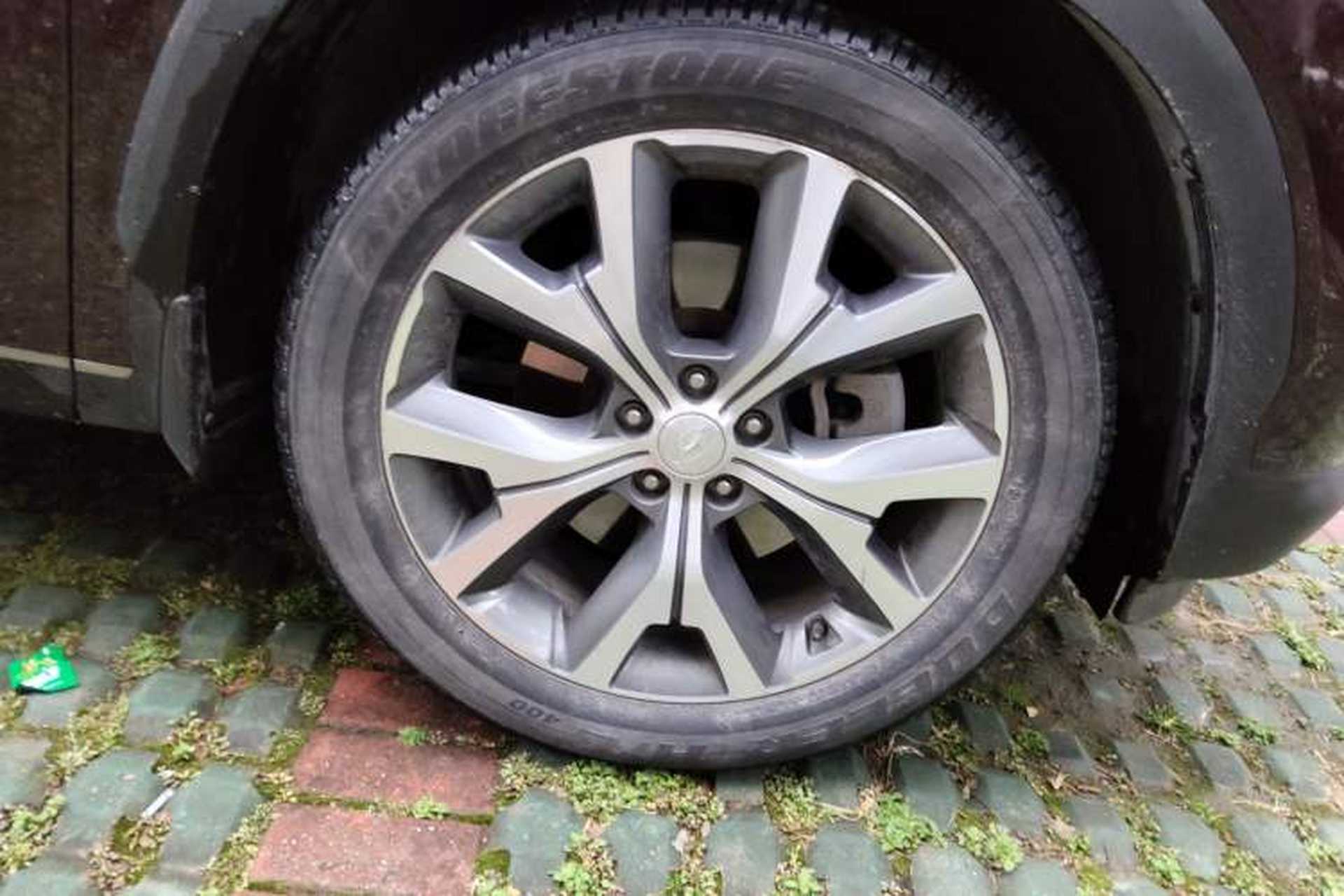 Used Hyundai Palisade 2021 3.5L Automatic 4x4 GLS Right Front Wheel Hub