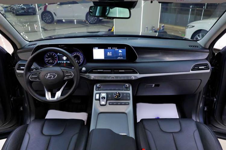 Used Hyundai Palisade 2021 3.5L Automatic 4x4 GLS Interior 3