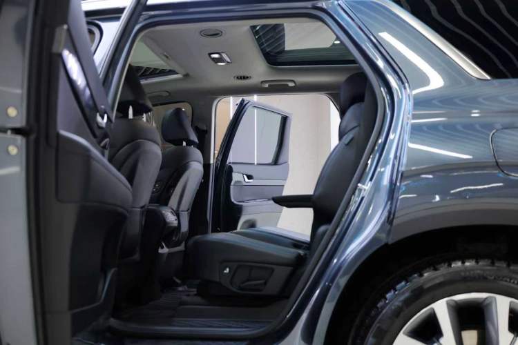 Used Hyundai Palisade 2021 3.5L Automatic 4x4 GLS Interior 8