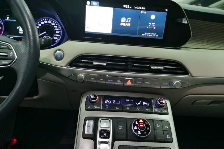 Used Hyundai Palisade 2021 3.5L Automatic 4x4 GLS Audio And AC Panel