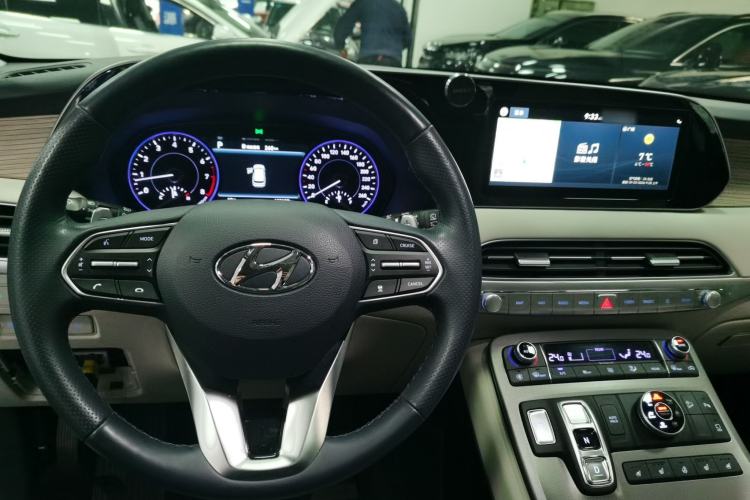 Used Hyundai Palisade 2021 3.5L Automatic 4x4 GLS Center Console