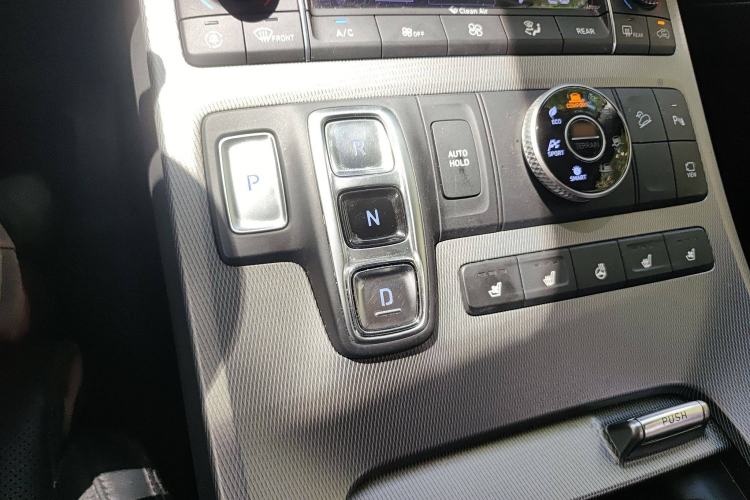 Used Hyundai Palisade 2021 3.5L Automatic 4x4 GLS Gear Lever
