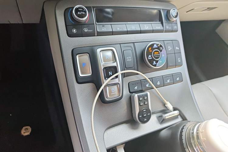 Used Hyundai Palisade 2021 3.5L Automatic 4x4 GLS Gear Lever