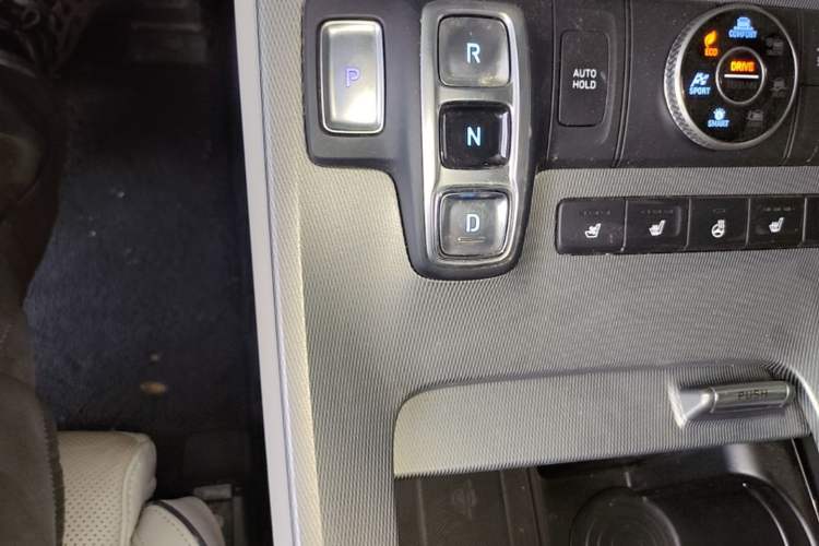 Used Hyundai Palisade 2021 3.5L Automatic 4x4 GLS Gear Lever