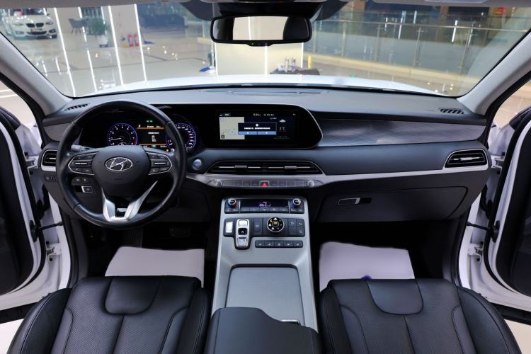 Used Hyundai Palisade 2021 3.5L Automatic 4x4 GLS Interior 3