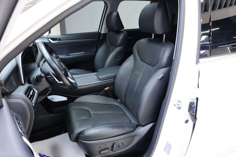 Used Hyundai Palisade 2021 3.5L Automatic 4x4 GLS Interior 6