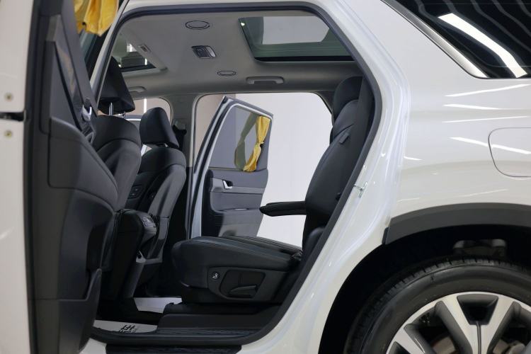 Used Hyundai Palisade 2021 3.5L Automatic 4x4 GLS Interior 8