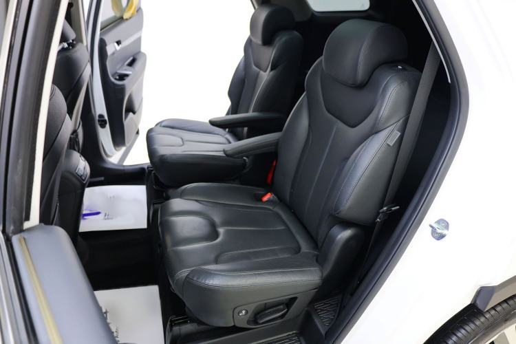 Used Hyundai Palisade 2021 3.5L Automatic 4x4 GLS Interior 9