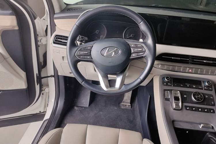 Used Hyundai Palisade 2021 3.5L Automatic 4x4 GLS Steering Wheel