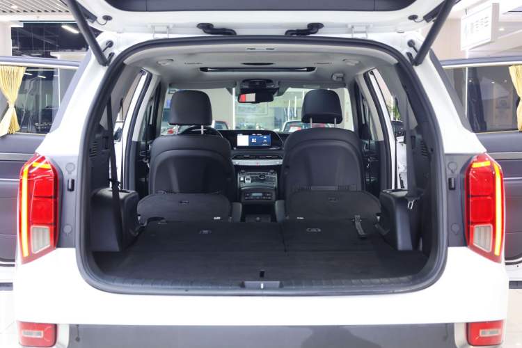 Used Hyundai Palisade 2021 3.5L Automatic 4x4 GLS Trunk