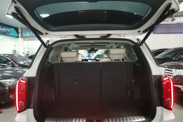 Used Hyundai Palisade 2021 3.5L Automatic 4x4 GLS Trunk