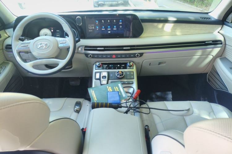 Used Hyundai Palisade 2023 3.5L Automatic 4x4 the Appreciator Plus Version Center Console